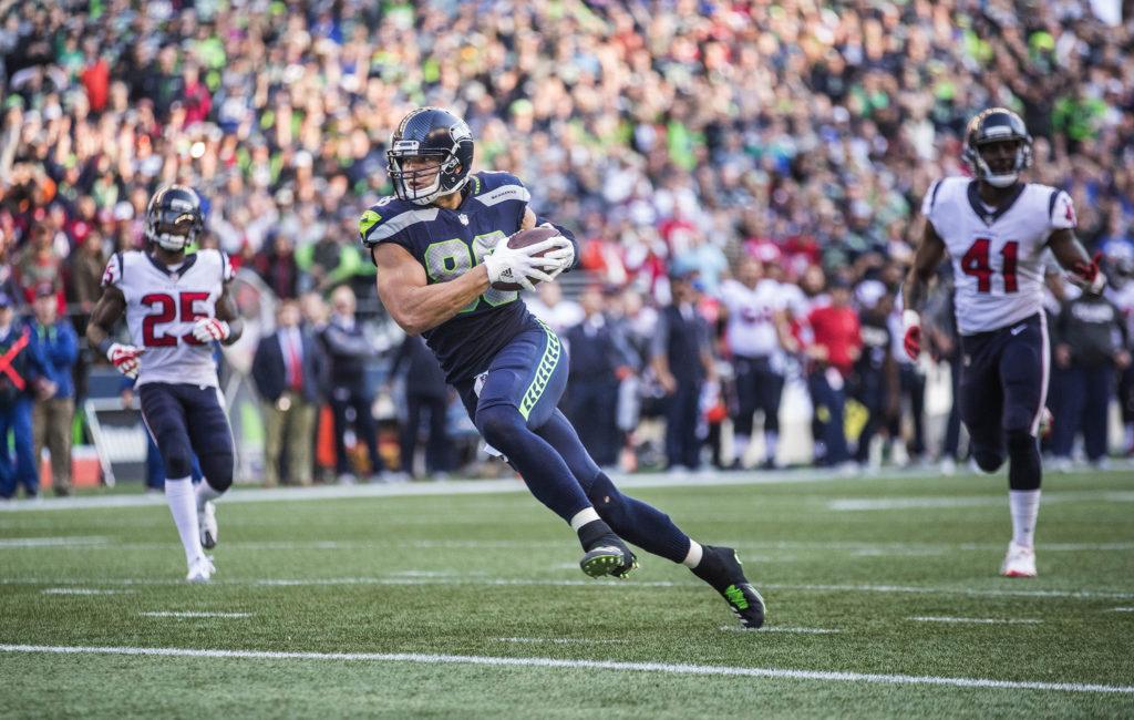 Seattle Seahawks tight end Jimmy Graham makes 18-yard touchdown that won the game for the Seahawks on Sunday, Oct. 29, 2017 at CenturyLink Field in Seattle, Wash. (Dean Rutz/Seattle Times/TNS)