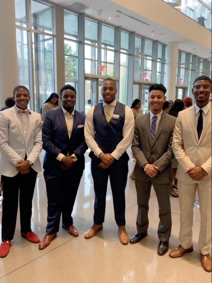 (Left to right) Malique Hawkins, Mister Freshman; Parker Wilson, Mister Junior; Armani May, Mister N.C. A&T; Gary Hooker, Mister Senior; Joshua Suiter, Mister Sophomore

The newly elected class kings pose with the elected Mister N.C. A&T.