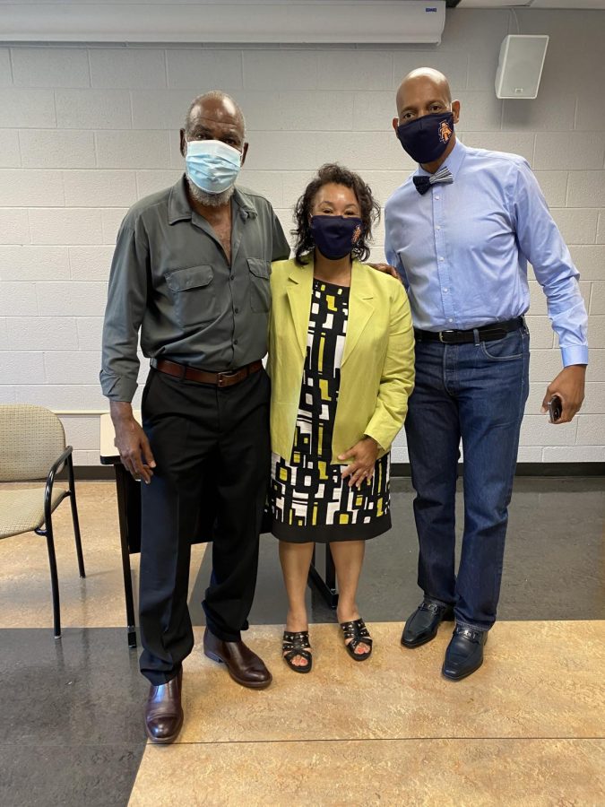 David Robinson (left) takes a picture with Gail Wiggins (center) and Dr. Robbie Morganfield (right). 